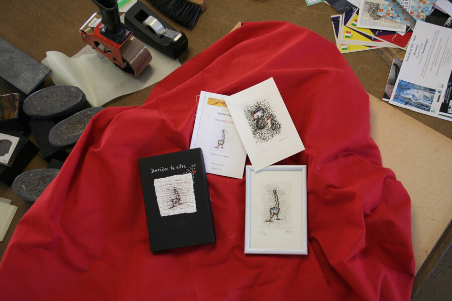 Ensemble du coffret Derrière la vitre